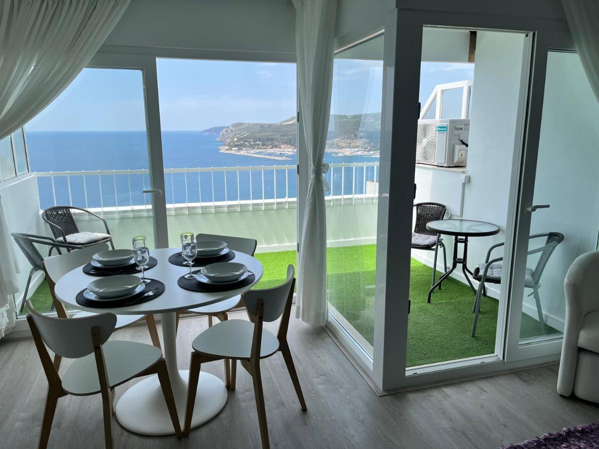 Apartment Axenic Retreat - Panoramic Ocean View, Sleeps 4, Ensuite Bathroom, New Redesign