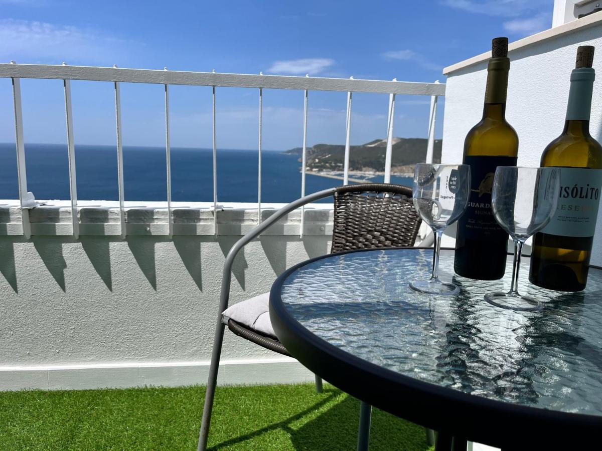 Axenic Retreat - Panoramic Ocean View, Sleeps 4, Ensuite Bathroom, New Redesign Apartment
