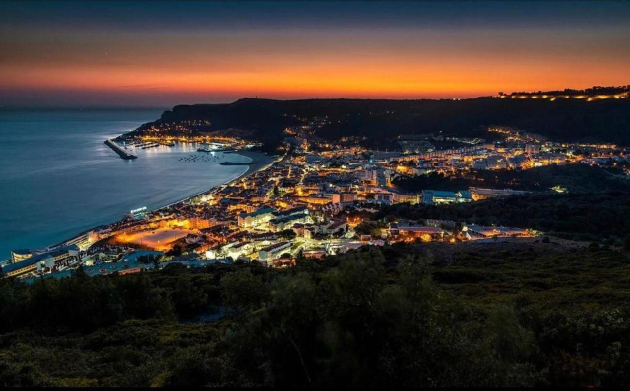 Axenic Retreat - Panoramic Ocean View, Sleeps 4, Ensuite Bathroom, New Redesign Apartment Sesimbra