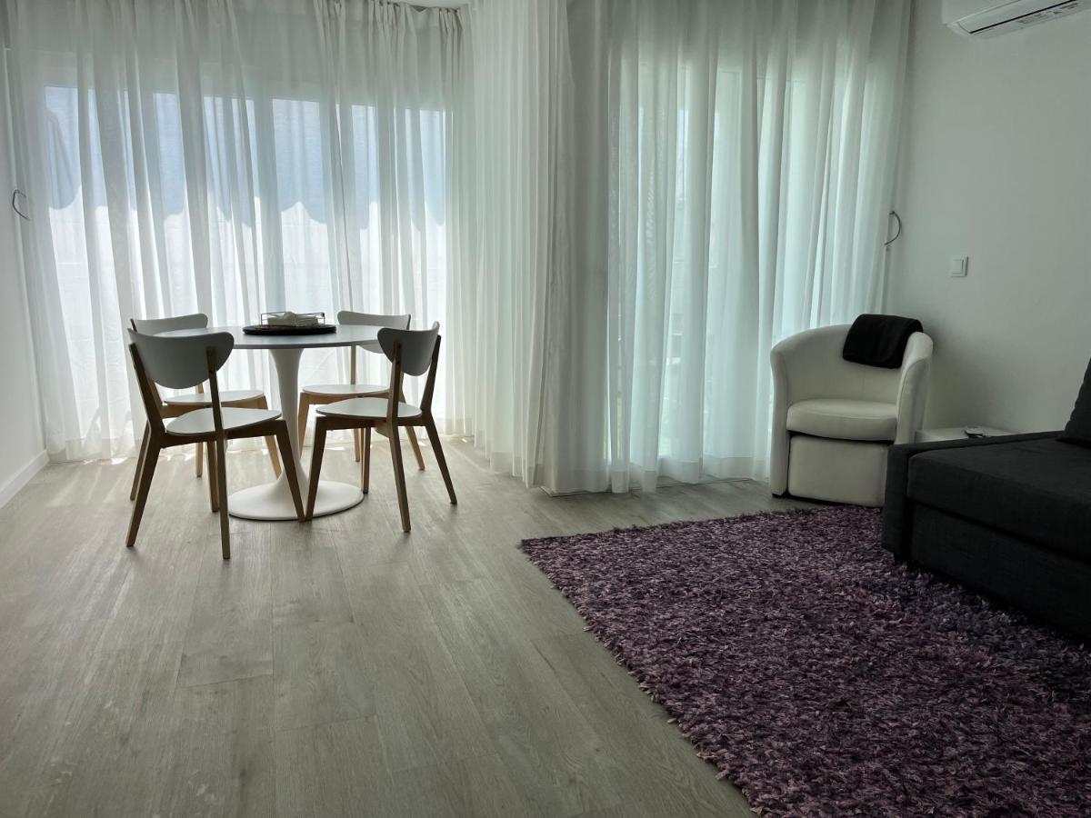 Apartment Axenic Retreat - Panoramic Ocean View, Sleeps 4, Ensuite Bathroom, New Redesign *