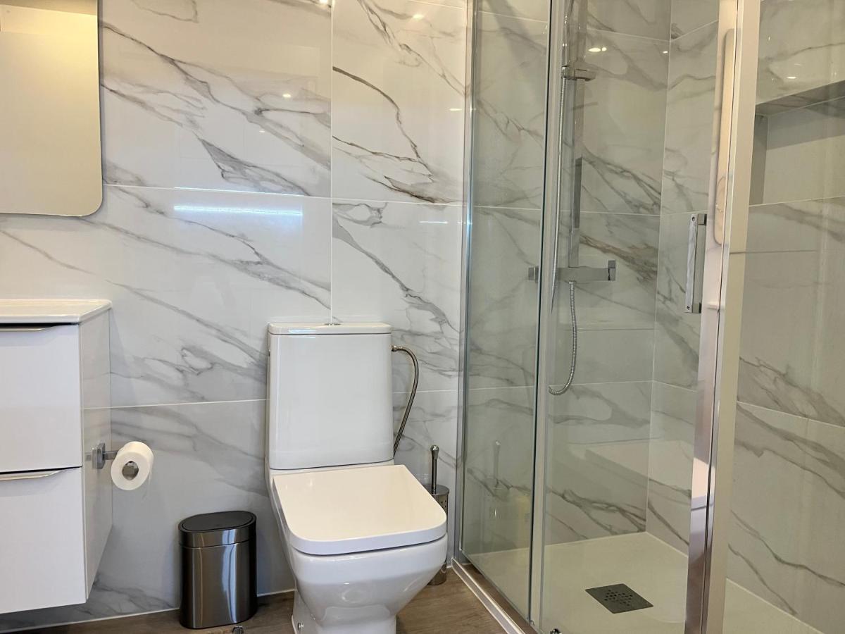 Apartment Axenic Retreat - Panoramic Ocean View, Sleeps 4, Ensuite Bathroom, New Redesign