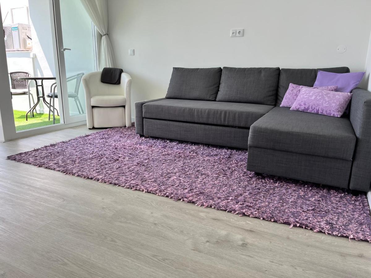 Axenic Retreat - Panoramic Ocean View, Sleeps 4, Ensuite Bathroom, New Redesign Apartment *